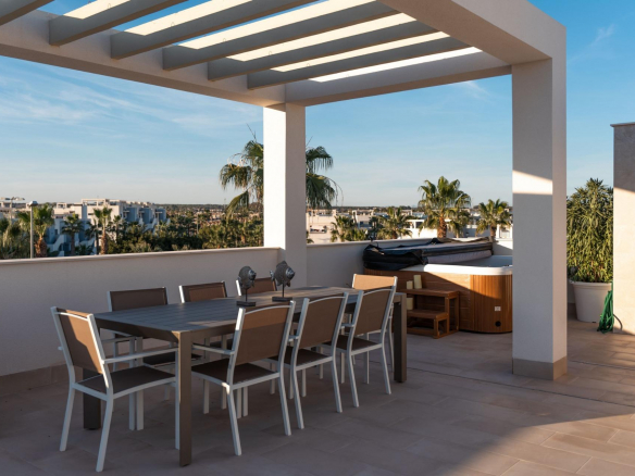 penthouse for sale in El Raso