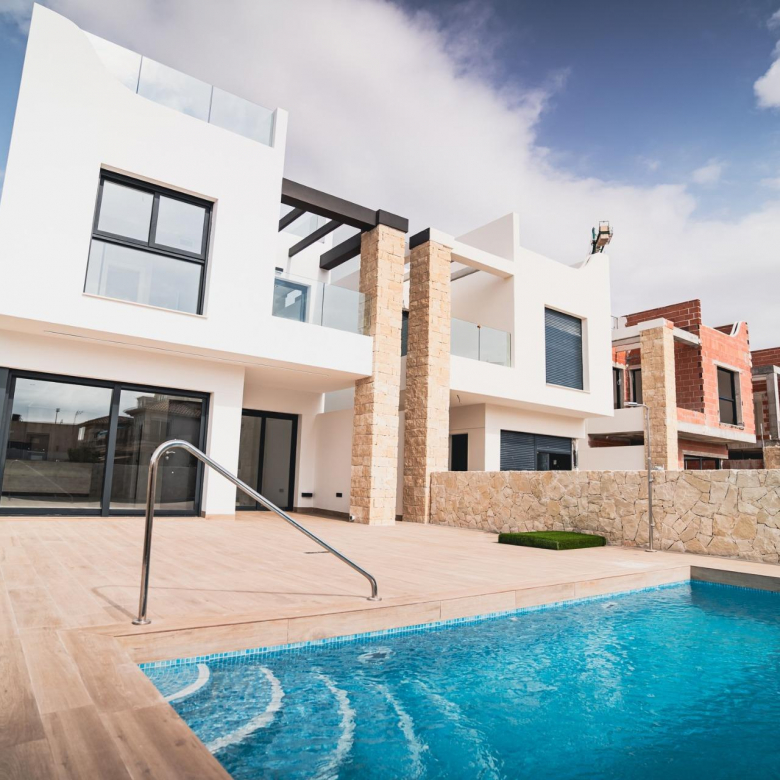 villa for sale in Punta Prima