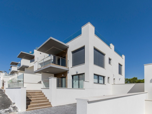 Top Floor Bungalow for sale in VistaBella Golf