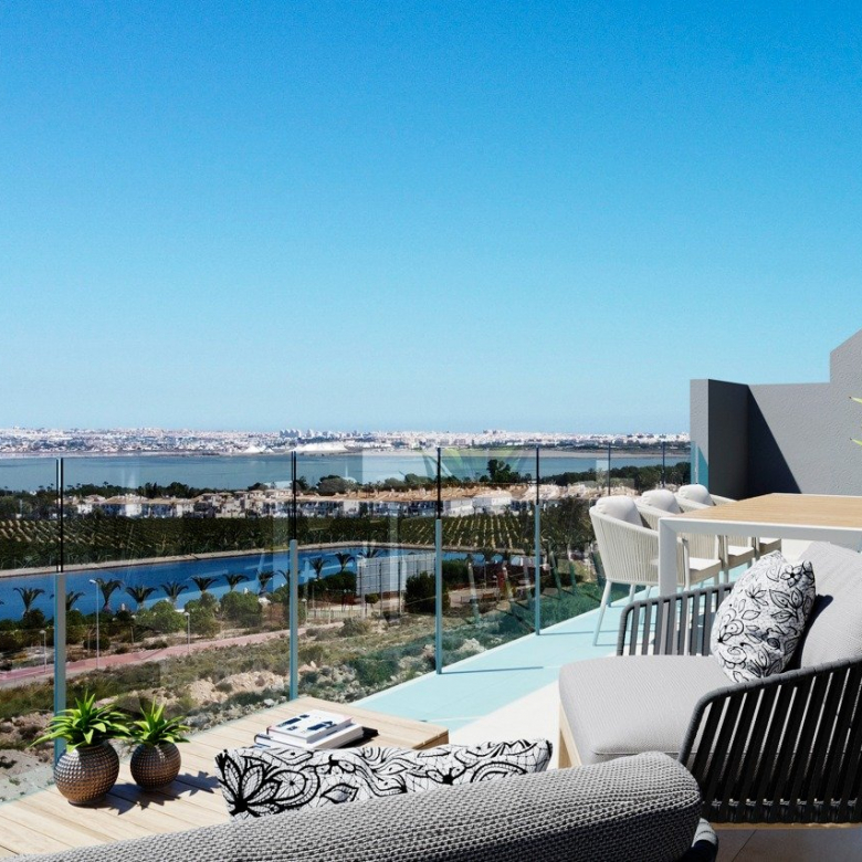 Top Floor Bungalow for sale in Lago Jardín II