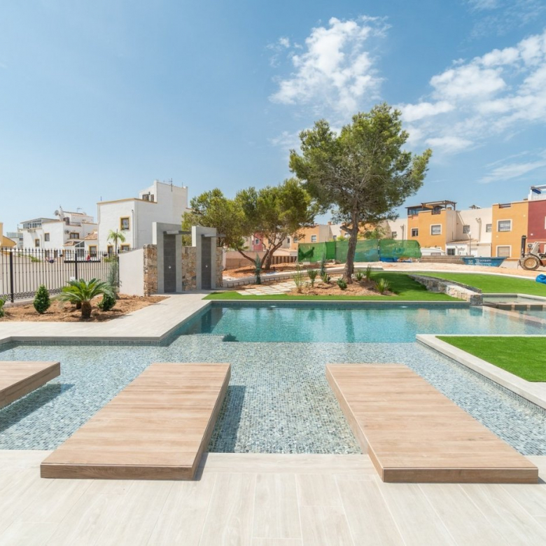 Ground Floor Bungalow for sale in Los Balcones