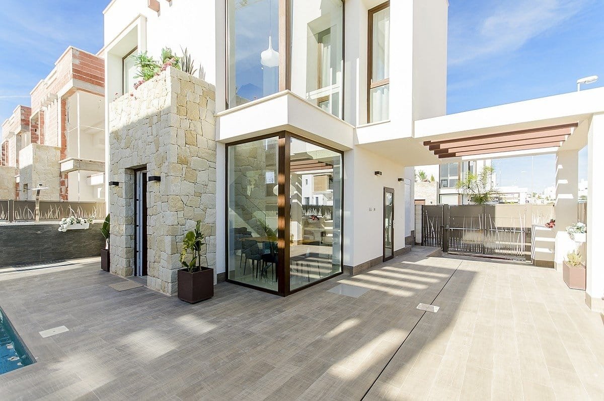 6-2 Villa for sale in Playa Honda